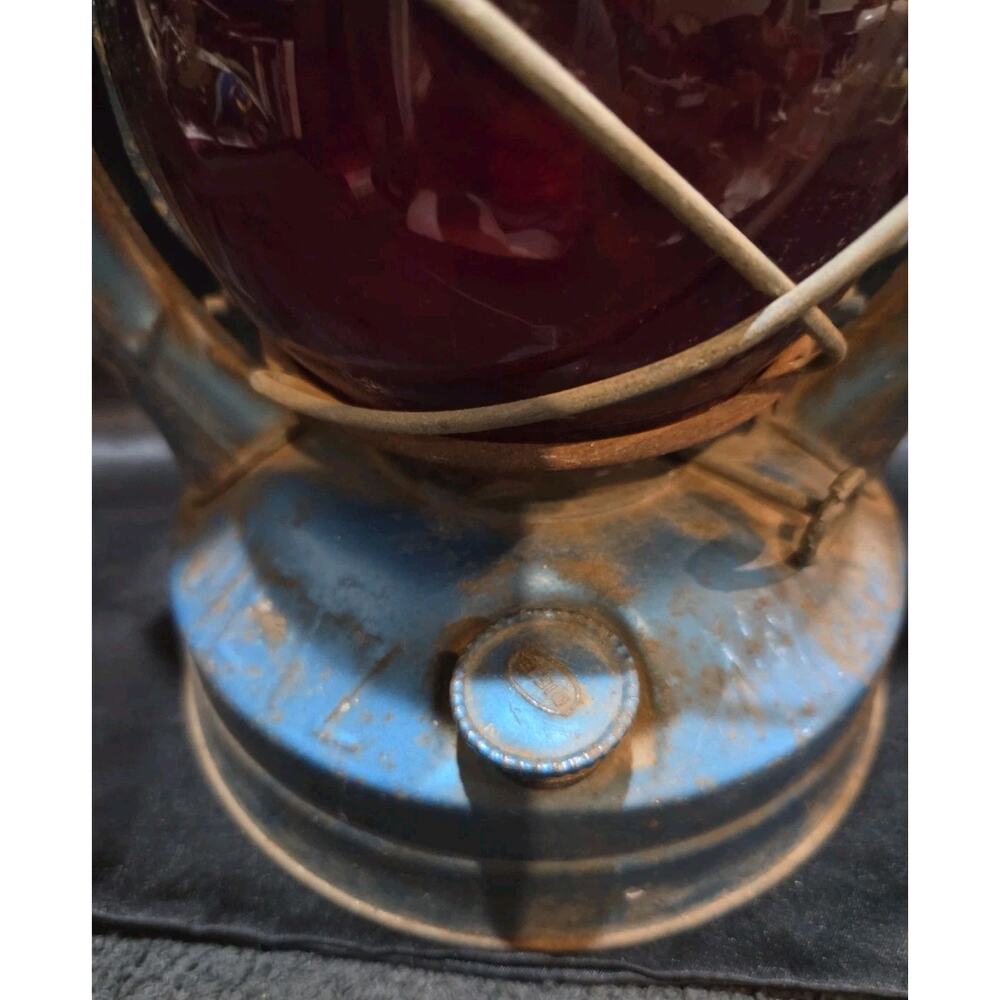 Dietz Blue Kerosene Lantern W/ Red Shade 14" Tall - Picture 2 of 7